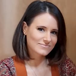 Mrs Ruth Lynch - Professional therapist profile photo